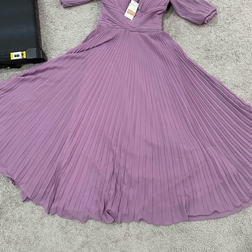 Elegant Purple Pleated Dress - Picture 3 of 8
